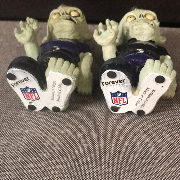 Collectibles NFL Ravens team Zombies Figurines - Picture 8 of 8